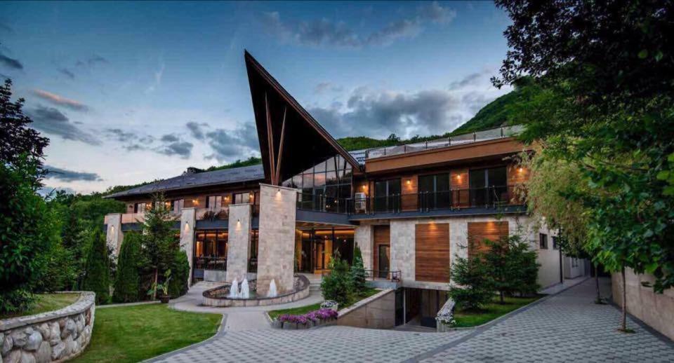 Resort Ujevara E Drinit Peć Zewnętrze zdjęcie